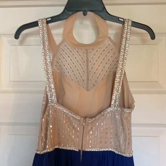 JUNIORS PROM DRESS - Picture 4 of 5